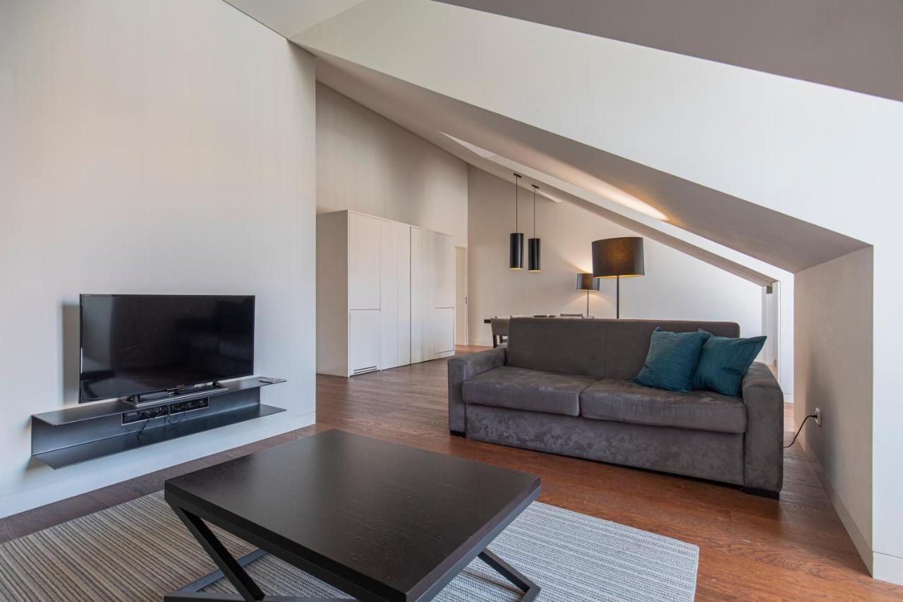 8 Building 403 T2 - River & Garden View Apartment *